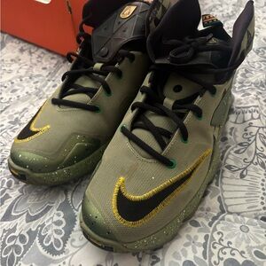 Nike Green and Black Mid-Top Sneakers with Rugged Design
